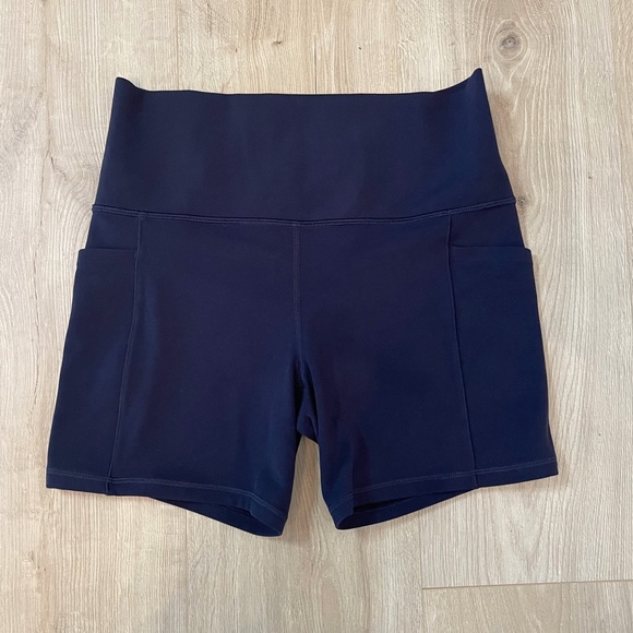 Athleta Pants - NEVER WORN! Athleta Salutation Stash II 5" Short